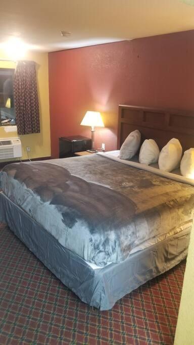 Hotel 2 Queens Beds Hotel Room 127 สติลวอเตอร์ ภายนอก รูปภาพ